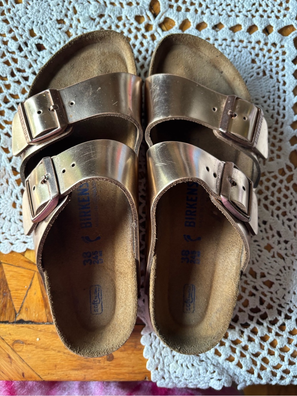 Birkenstock Women’s Metallic Rose Gold Arizona Sandals
